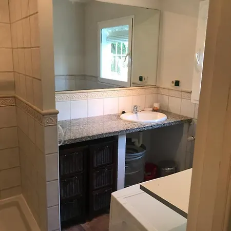 Groundfloor Of Private Pool Quiet & Residential *