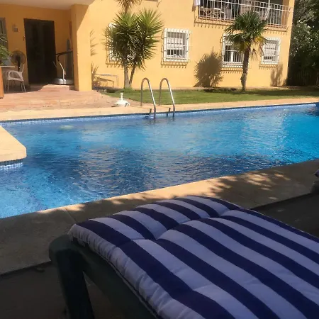 Apartmán Groundfloor Of Private Pool Quiet & Residential