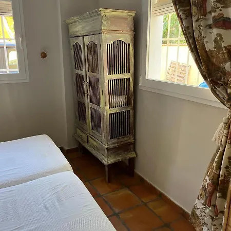 Groundfloor Of Private Pool Quiet & Residential 公寓